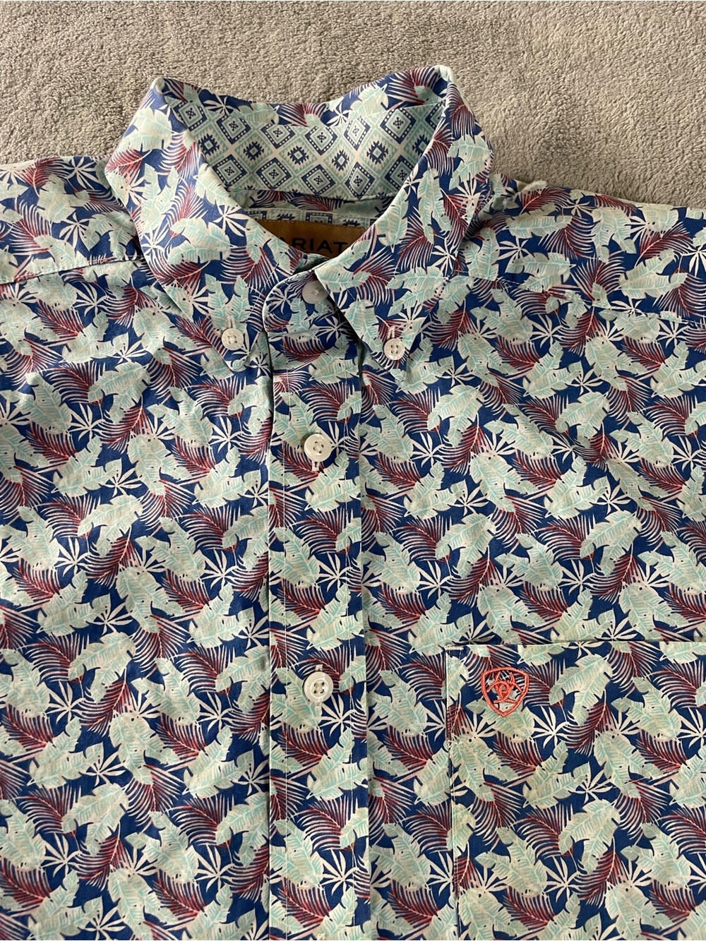 Ariat Hawaiian Style Button Up Shirt Men’s Size Small Palm Leaf Print